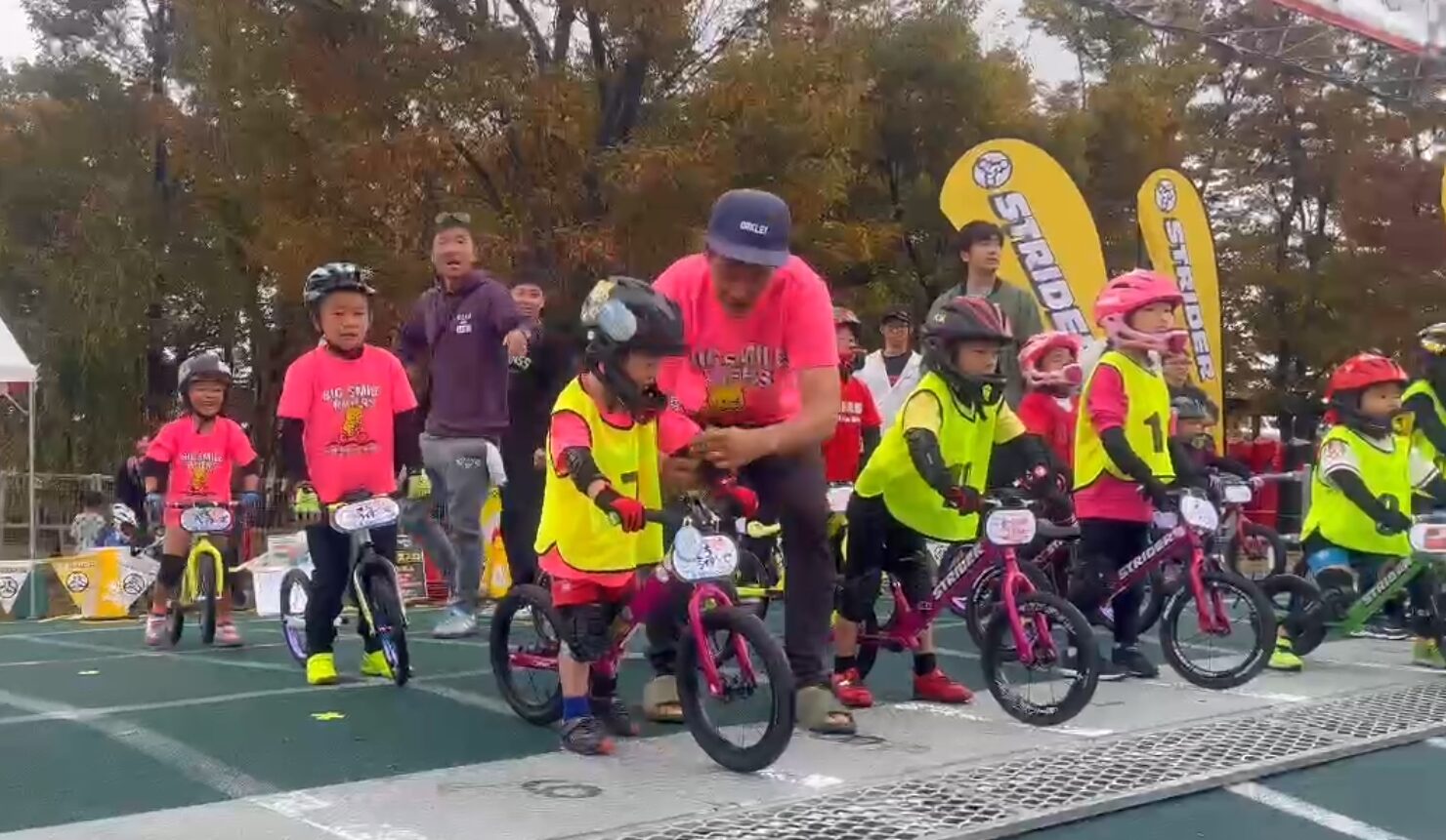 エキシビション・チーム戦：バトンをつなぐ仲間の様子